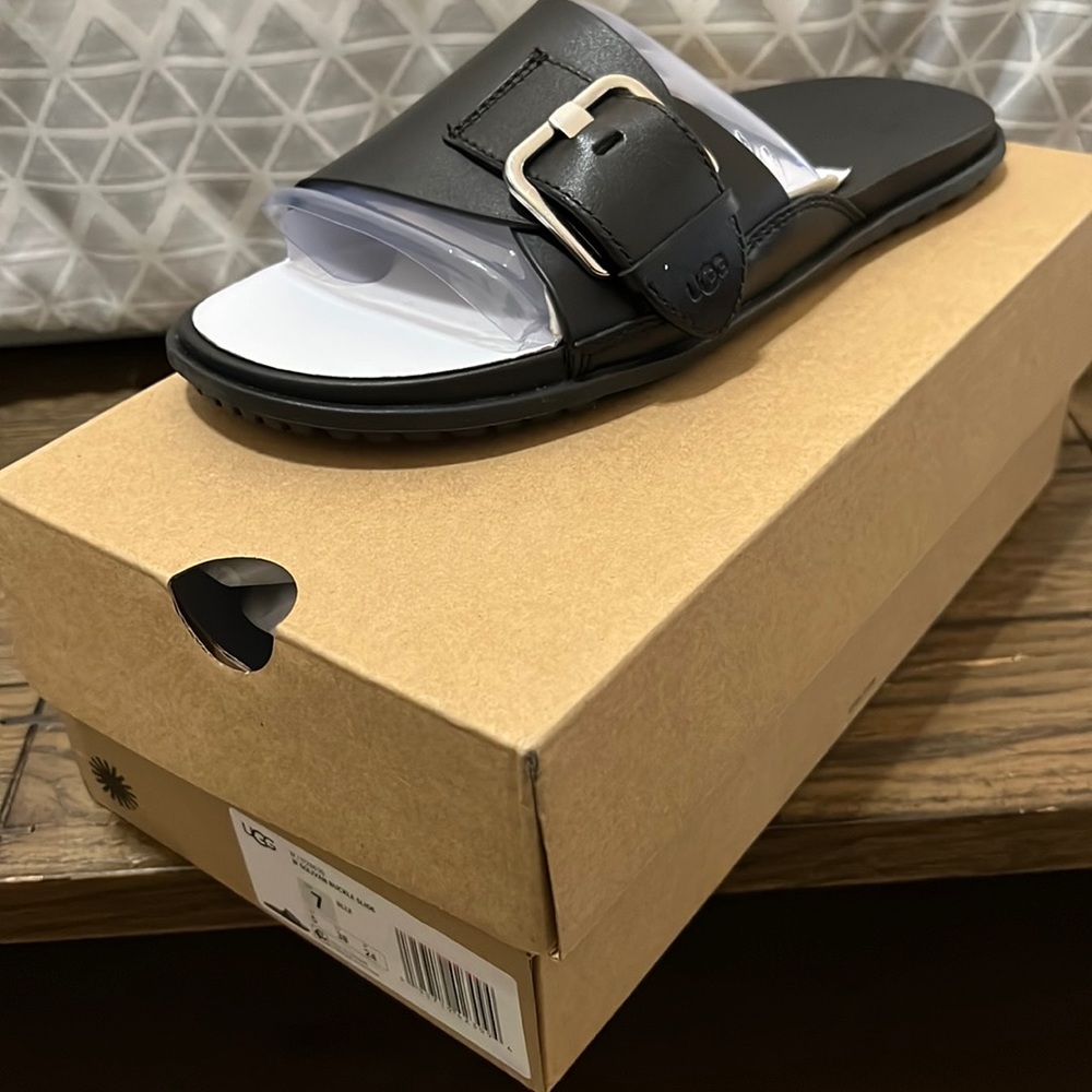 NIB UGG Solivan Buckle Slides Size 7